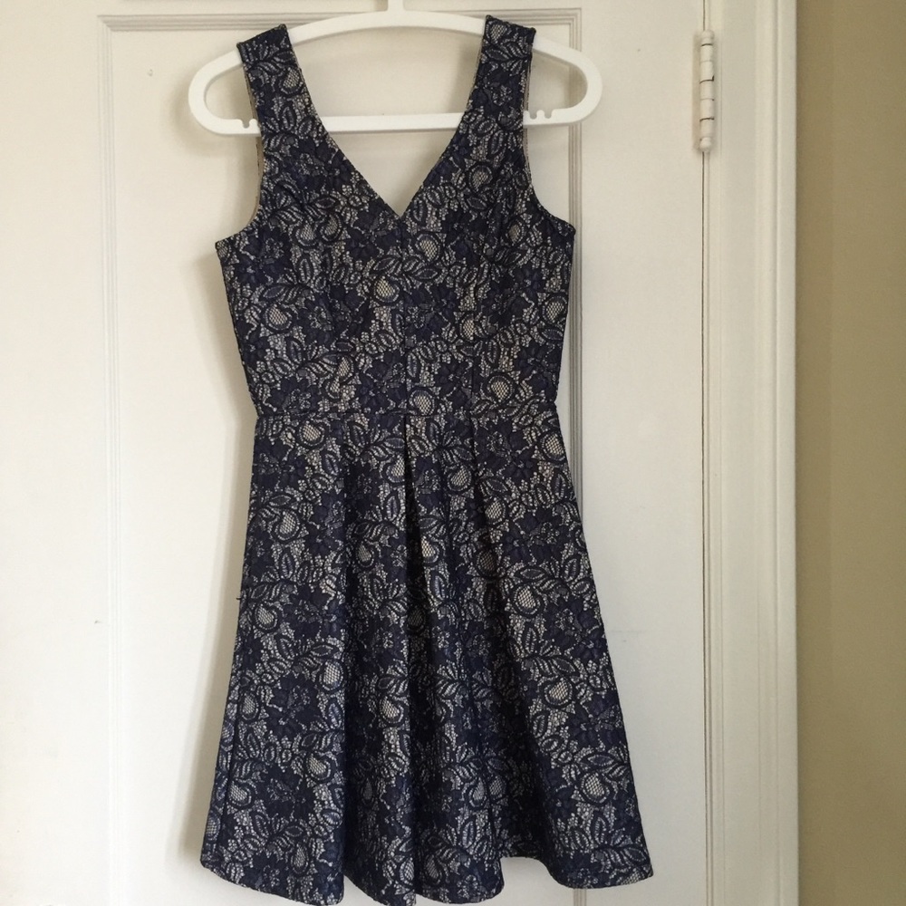 Lace V-neck dress